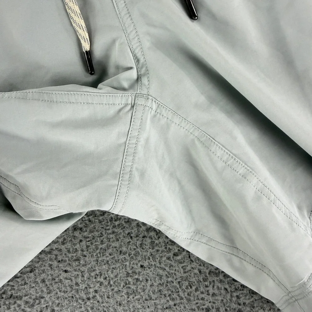 Vuori Kore Shorts Men's XXL Light Gray Lined Athletic Training Shorts V302